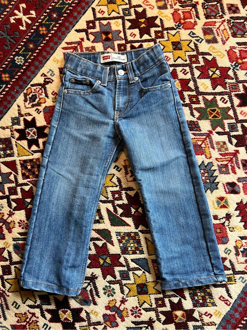 Toddler‎ Levi's 514 Slim Straight Jeans with Back Pocket Detail. - Picture 2 of 7
